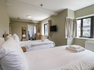 The Sandbar Suite at Marine Court - Littlehampton - 6