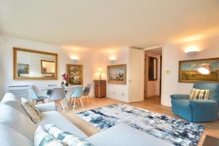 Oxford Circus Chic 2BR Apartment - 7