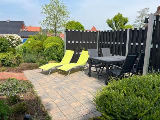 Kaiser Apartment, OG mit Terrasse im Gemeinschaftsgarten, Hund willkommen! - Greetsiel - 7