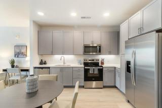 Landing Chic 1BD Yoga Studio Pool - 9