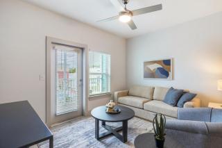 Landing Chic 1BD Yoga Studio Pool - 4