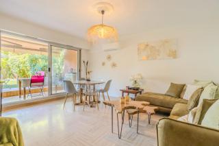 Superb apartment with terrace and garden - 9