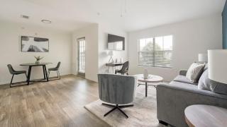 Landing Stylish 1BD Courtyard Game Room - 6