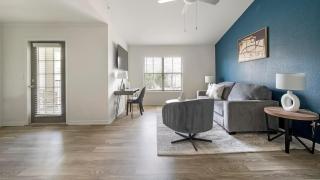 Landing Stylish 1BD Courtyard Game Room - 4