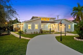 NEW Family-Friendly 4BR West Palm Oasis Heated Pool Fire Pit Grill - 6