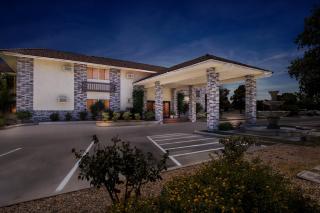 HomeTowne Studios by Red Roof Ridgecrest - Ridgecrest - 3
