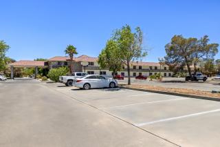 HomeTowne Studios by Red Roof Ridgecrest - Ridgecrest - 4