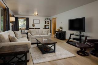 Cozy 2BDR Retreat in Bend for 6 - 9