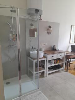 Newly Refurbished Self-contained Cosy Room - Prague - 2