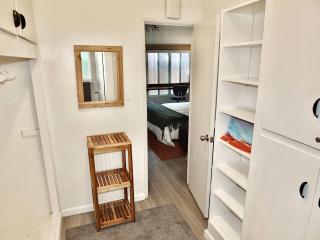 Sand Sun & Second - Charming Studio within Walking Distance to Beach - Long Beach - 1
