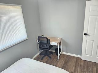 Cozy & Quiet Room - Windsor - 2
