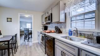 Family Retreat Near Yale - Stylish Free Wifi - New Haven - 8