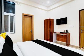 Hotel O Divine Inn - 1