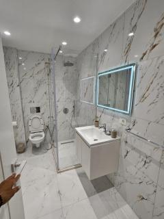 Tres's Bliss City Heart Villa!!! - Durrës - 7