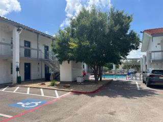 Studio 6 Suites Euless, TX – DFW West - Euless - 9