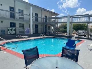 Studio 6 Suites Euless, TX – DFW West - 5