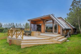 Embrace Nature by the River - Hot Tub and Scenic Views - Laugarvatn - 0