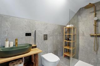 Embrace Nature by the River - Hot Tub and Scenic Views - Laugarvatn - 4