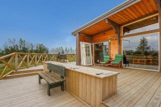 Embrace Nature by the River - Hot Tub and Scenic Views - Laugarvatn - 2