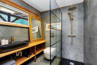 Embrace Nature by the River - Hot Tub and Scenic Views - Laugarvatn - 8