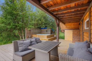 Embrace Nature by the River - Hot Tub and Scenic Views - Laugarvatn - 9