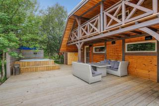 Embrace Nature by the River - Hot Tub and Scenic Views - Laugarvatn - 1