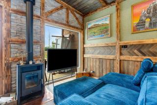 Embrace Nature by the River - Hot Tub and Scenic Views - Laugarvatn - 5