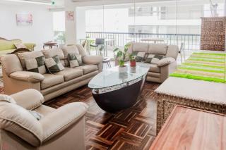 Elegant 2BR Scenic Balcony - Lima - 9
