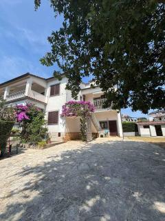 Apartment in Medulin with Four-Bedrooms 1 - Medulin - 0