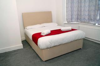 Birchwood Lodge With Holiday Parking - Horley - 6