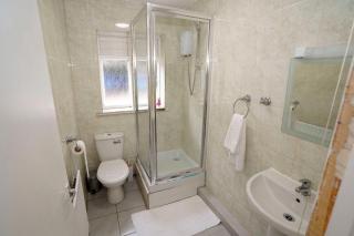 Birchwood Lodge With Holiday Parking - Horley - 3