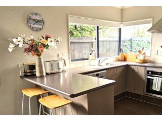 Papamoa Waves - Seaside Getaway - 7
