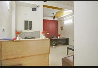 Hotel Stars Q-48 Near Noida Stadium & Noida Sec 15-16 Metro - 4
