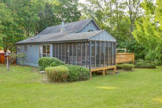 Pool Access Peaceful Cabin in The Woods Resort! - Hedgesville - 0
