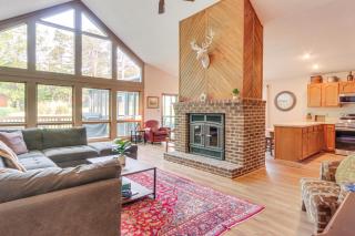 Pool Access Peaceful Cabin in The Woods Resort! - Hedgesville - 8