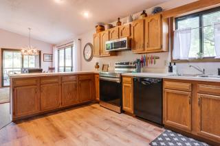 Pool Access Peaceful Cabin in The Woods Resort! - Hedgesville - 2