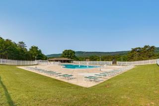Pool Access Peaceful Cabin in The Woods Resort! - Hedgesville - 9