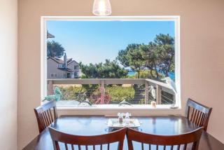 Lucky Ewe - Ocean View Retreat - 3