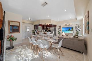 Entire Private Spacious 4-Bed 4-Bath House w Garage, Gated Yard, Available Now - 5
