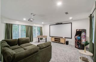 5-BD Grand Getaway Backyard Pool Paradise - Houston - 6