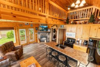 Eagles Nest Cabin with a private hot tub - Bryant - 2