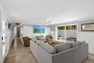 Blue Bella Very Quick Walk Beach, Shops, Restaurants - Holmes Beach - 0