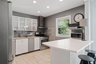 Classic Southampton Home: 5BR, Pool,Jacuzzi, Cooper's Beach - 3