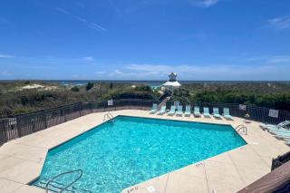 Marina and Pool Roomy Golf-View Home in Southport - 9