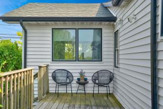 Chic Beach House: Waterfront, Vineyards, Hot Tub - 6