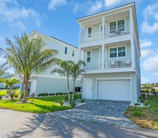 Coastal Luxe Villa - 0