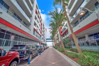 1BD Beachfront Escape Hollywood Beach - 4