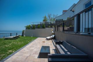 Coastal Retreat: Waterfront, Deck, Awesome Views - Wading River - 8