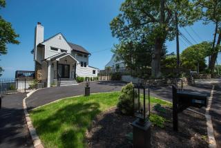 Coastal Retreat: Waterfront, Deck, Awesome Views - Wading River - 5