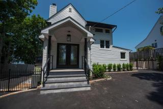 Coastal Retreat: Waterfront, Deck, Awesome Views - Wading River - 2